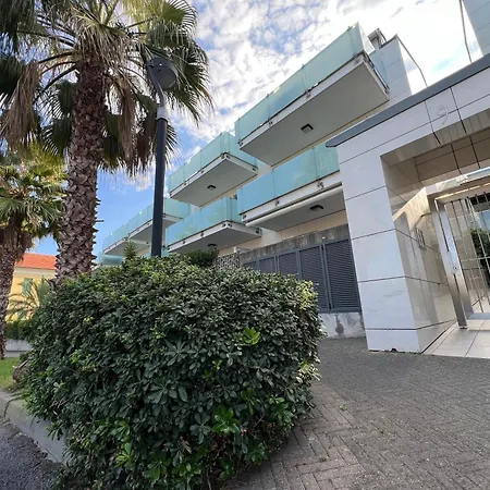 Palm Grove House Con Terrazzo E Box Privato Apartman